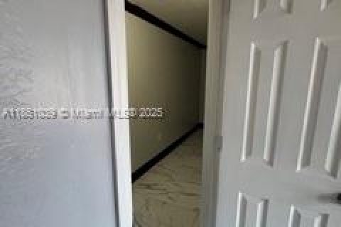 Townhouse in Cutler Bay, Florida 2 bedrooms, 94.76 sq.m. № 2012898 - photo 8