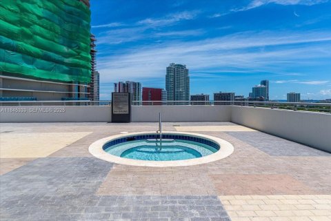 Condominio en venta en Miami, Florida, 1 dormitorio, 66.43 m2 № 2034521 - foto 23