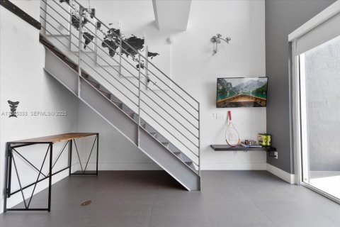 Condominio en venta en Miami, Florida, 1 dormitorio, 66.43 m2 № 2034521 - foto 12