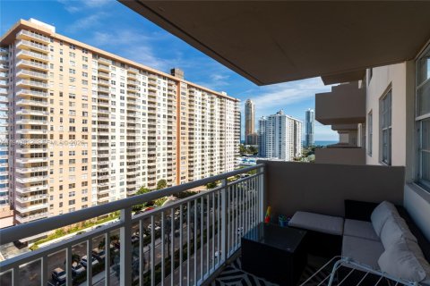 Снять в аренду кондоминиум в Санни-Айлс-Бич, Флорида 1 спальня, 87.61м2, № 2005567 - фото 2