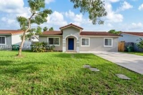 House in Miami, Florida 3 bedrooms, 117.06 sq.m. № 1936580 - photo 8