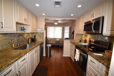 Condo in Pembroke Pines, Florida, 2 bedrooms  № 1790996 - photo 5
