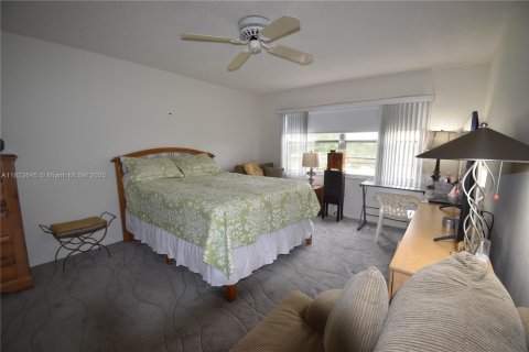 Condo in Pembroke Pines, Florida, 2 bedrooms  № 1790996 - photo 8
