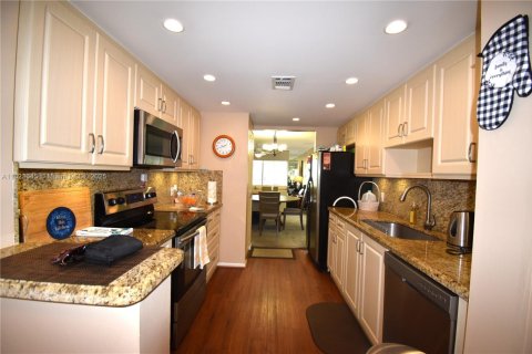 Condo in Pembroke Pines, Florida, 2 bedrooms  № 1790996 - photo 6