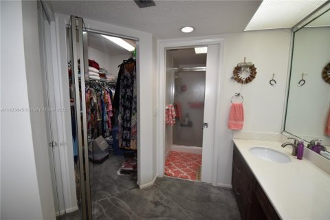 Condo in Pembroke Pines, Florida, 2 bedrooms  № 1790996 - photo 9