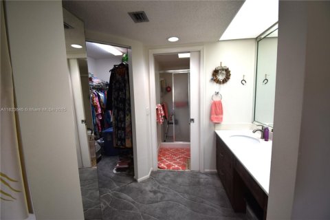 Condo in Pembroke Pines, Florida, 2 bedrooms  № 1790996 - photo 11