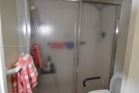 Condo in Pembroke Pines, Florida, 2 bedrooms  № 1790996 - photo 10