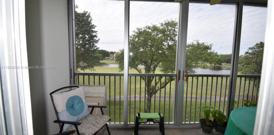 Condo in Pembroke Pines, Florida, 2 bedrooms  № 1790996