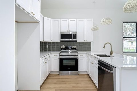 House in Tampa, Florida 3 bedrooms, 109.9 sq.m. № 1886107 - photo 15