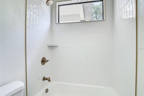 House in Tampa, Florida 3 bedrooms, 109.9 sq.m. № 1886107 - photo 29