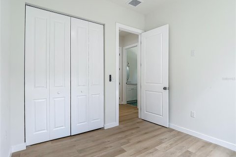 House in Tampa, Florida 3 bedrooms, 109.9 sq.m. № 1886107 - photo 26