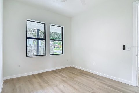 House in Tampa, Florida 3 bedrooms, 109.9 sq.m. № 1886107 - photo 18