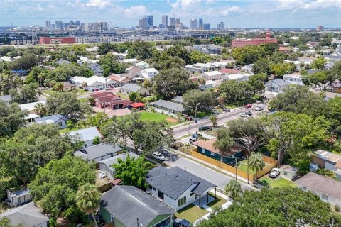 House in Tampa, Florida 3 bedrooms, 109.9 sq.m. № 1886107 - photo 5