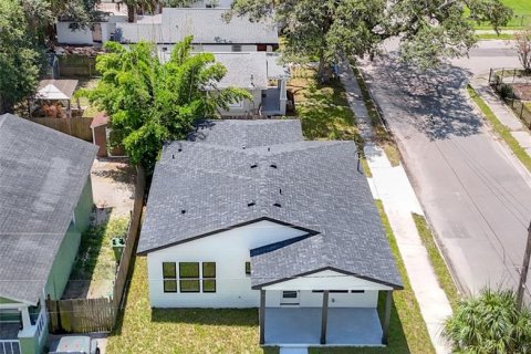 House in Tampa, Florida 3 bedrooms, 109.9 sq.m. № 1886107 - photo 4