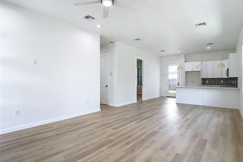 House in Tampa, Florida 3 bedrooms, 109.9 sq.m. № 1886107 - photo 11