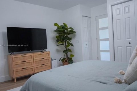 Condo in North Bay Village, Florida, 1 bedroom  № 1781582 - photo 13
