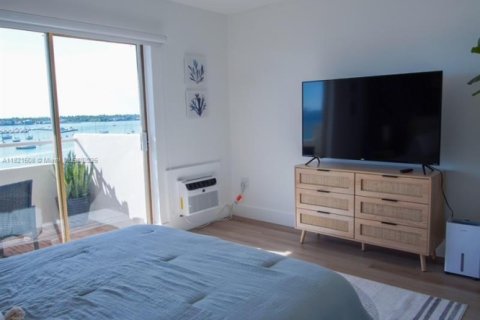 Condo in North Bay Village, Florida, 1 bedroom  № 1781582 - photo 11
