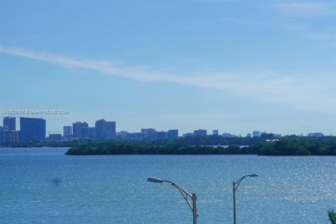 Condo in North Bay Village, Florida, 1 bedroom  № 1781582 - photo 7