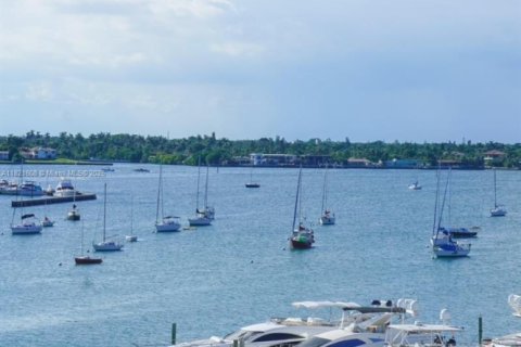 Condo in North Bay Village, Florida, 1 bedroom  № 1781582 - photo 6