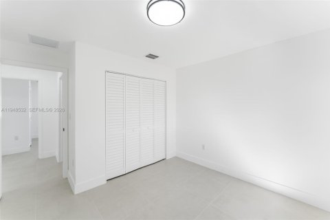 House in Miami, Florida 4 bedrooms № 2004494 - photo 19