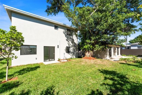 House in Miami, Florida 4 bedrooms № 2004494 - photo 24