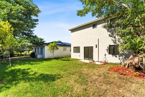 House in Miami, Florida 4 bedrooms № 2004494 - photo 25