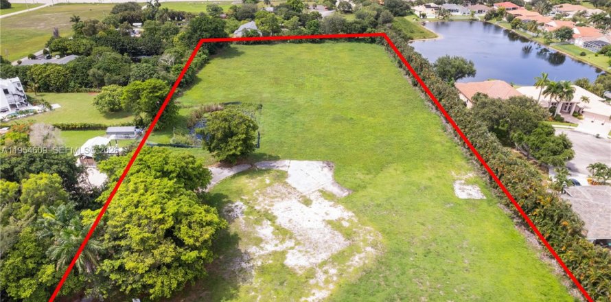 Terrain à Cooper City, Floride № 2153347