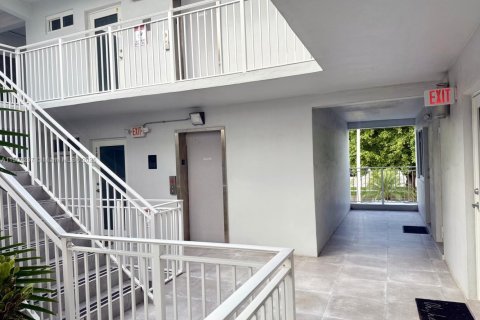 Apartment in North Miami, Florida 1 bedroom, 65.96 sq.m. № 2013692 - photo 6