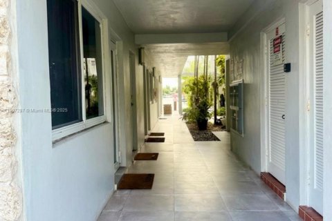 Apartment in North Miami, Florida 1 bedroom, 65.96 sq.m. № 2013692 - photo 10