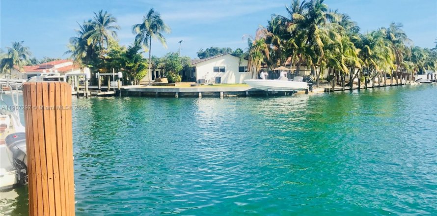 Apartment in North Miami, Florida 1 bedroom, 65.96 sq.m. № 2013692