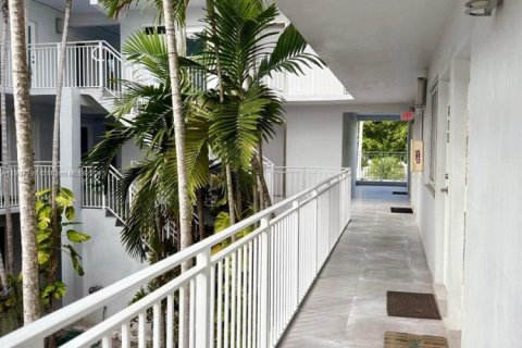 Apartment in North Miami, Florida 1 bedroom, 65.96 sq.m. № 2013692 - photo 9
