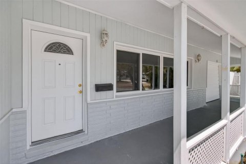 Casa en venta en Saint Petersburg, Florida, 3 dormitorios, 202.06 m2 № 2105321 - foto 2
