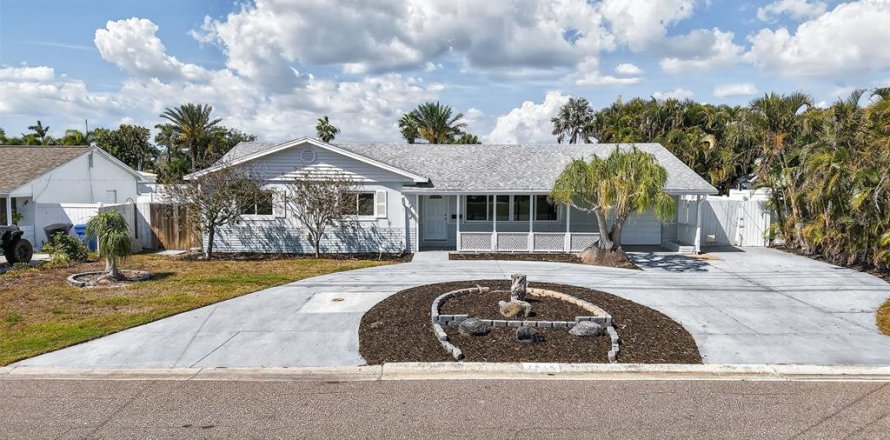 Casa en Saint Petersburg, Florida 3 dormitorios, 202.06 m2 № 2105321