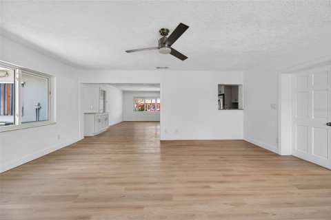 Casa en venta en Saint Petersburg, Florida, 3 dormitorios, 202.06 m2 № 2105321 - foto 15