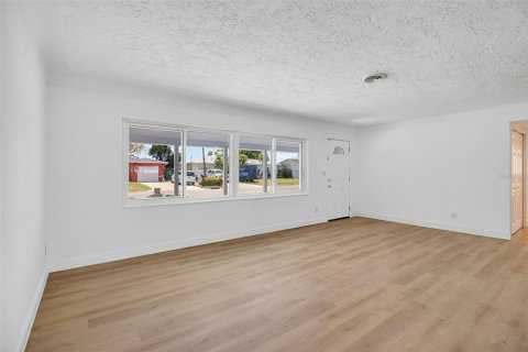 Casa en venta en Saint Petersburg, Florida, 3 dormitorios, 202.06 m2 № 2105321 - foto 5