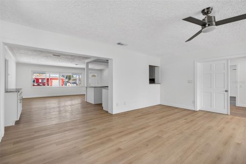 Casa en venta en Saint Petersburg, Florida, 3 dormitorios, 202.06 m2 № 2105321 - foto 16