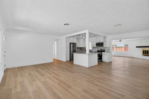 Casa en venta en Saint Petersburg, Florida, 3 dormitorios, 202.06 m2 № 2105321 - foto 6