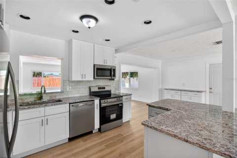 Casa en venta en Saint Petersburg, Florida, 3 dormitorios, 202.06 m2 № 2105321 - foto 9