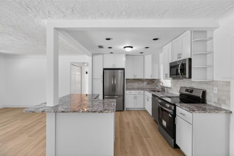 Casa en venta en Saint Petersburg, Florida, 3 dormitorios, 202.06 m2 № 2105321 - foto 8