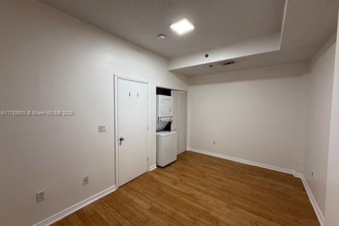 Condominio en venta en Miami Beach, Florida, 1 dormitorio, 55.74 m2 № 2036555 - foto 19