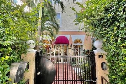 Condominio en venta en Miami Beach, Florida, 1 dormitorio, 55.74 m2 № 2036555 - foto 2