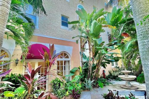 Condominio en venta en Miami Beach, Florida, 1 dormitorio, 55.74 m2 № 2036555 - foto 5