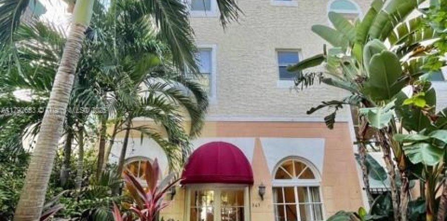 Condominio en Miami Beach, Florida, 1 dormitorio  № 2036555