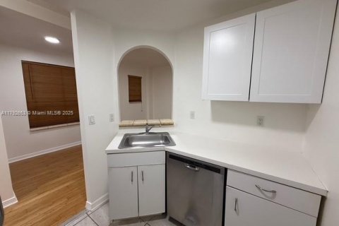 Condominio en venta en Miami Beach, Florida, 1 dormitorio, 55.74 m2 № 2036555 - foto 14