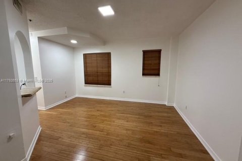 Condominio en venta en Miami Beach, Florida, 1 dormitorio, 55.74 m2 № 2036555 - foto 12