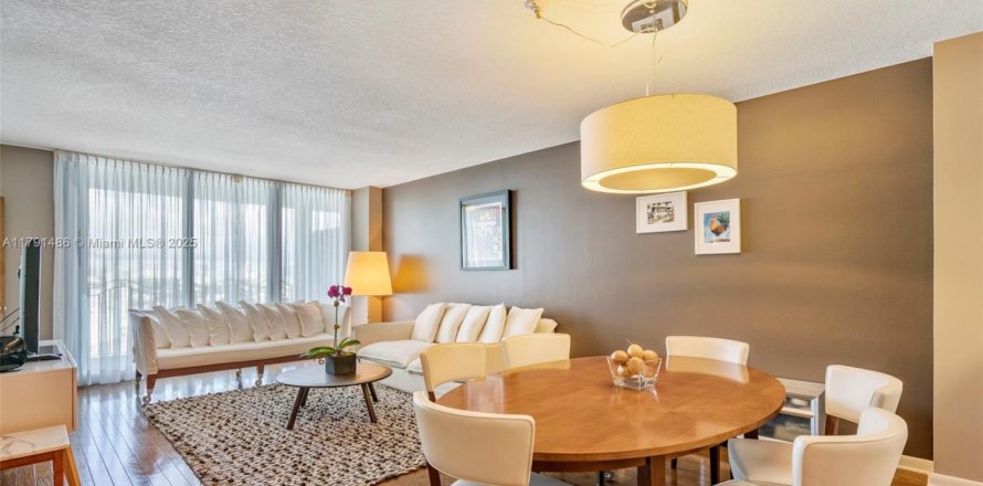 Condominio en Miami Beach, Florida, 1 dormitorio № 1958959