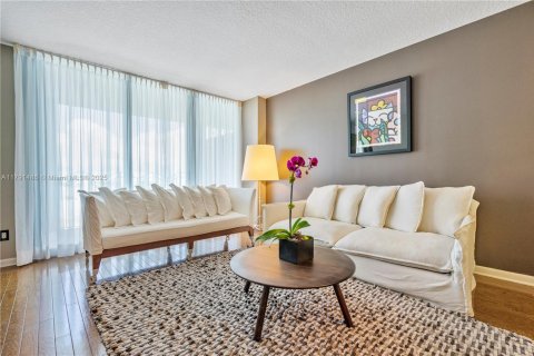 Condominio en alquiler en Miami Beach, Florida, 1 dormitorio, 87.33 m2 № 1958959 - foto 2