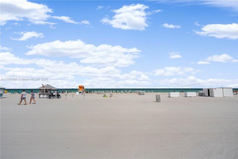 Condominio en alquiler en Miami Beach, Florida, 1 dormitorio, 87.33 m2 № 1958959 - foto 24