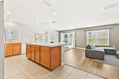 House in Winter Haven, Florida 4 bedrooms, 159.51 sq.m. № 1879950 - photo 3