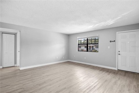 Condo in Tampa, Florida, 2 bedrooms  № 2391577 - photo 2